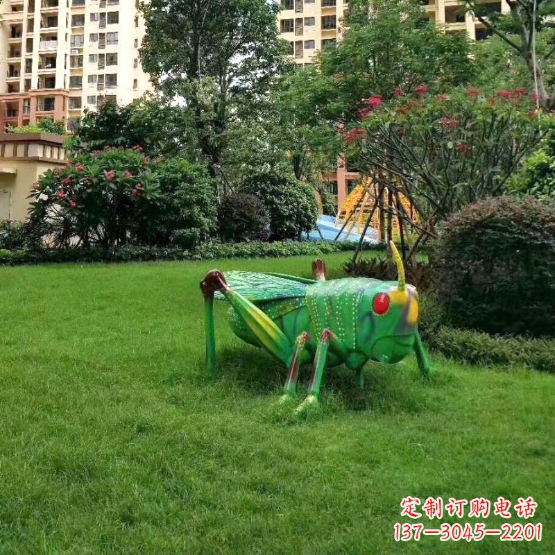 湖北公园园林草坪动物蝗虫雕塑摆件