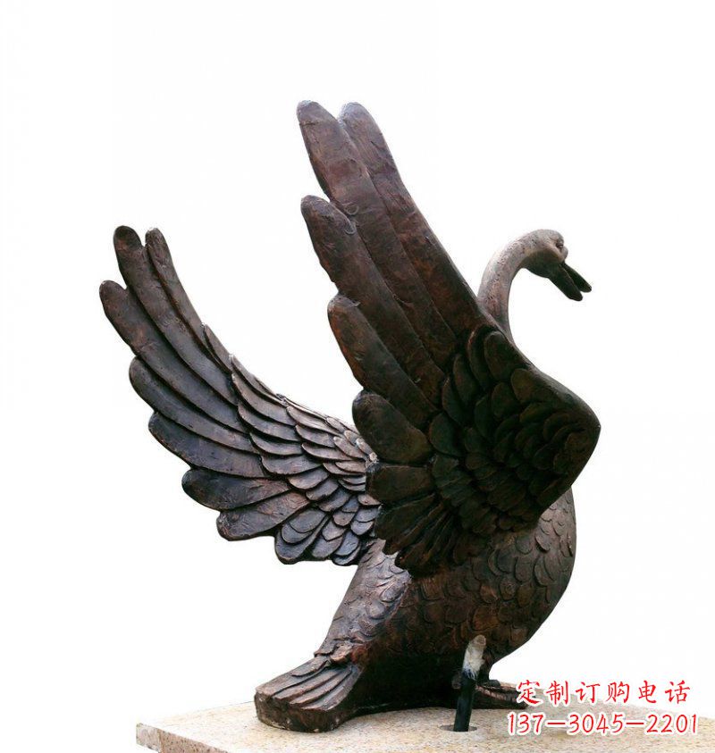 湖北欣赏翱翔的天鹅铜雕