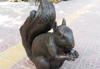 湖北令人惊叹的松鼠铜雕塑