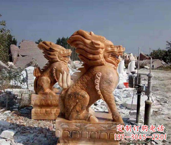 湖北精美绝伦,古典神兽晚霞红石雕麒麟