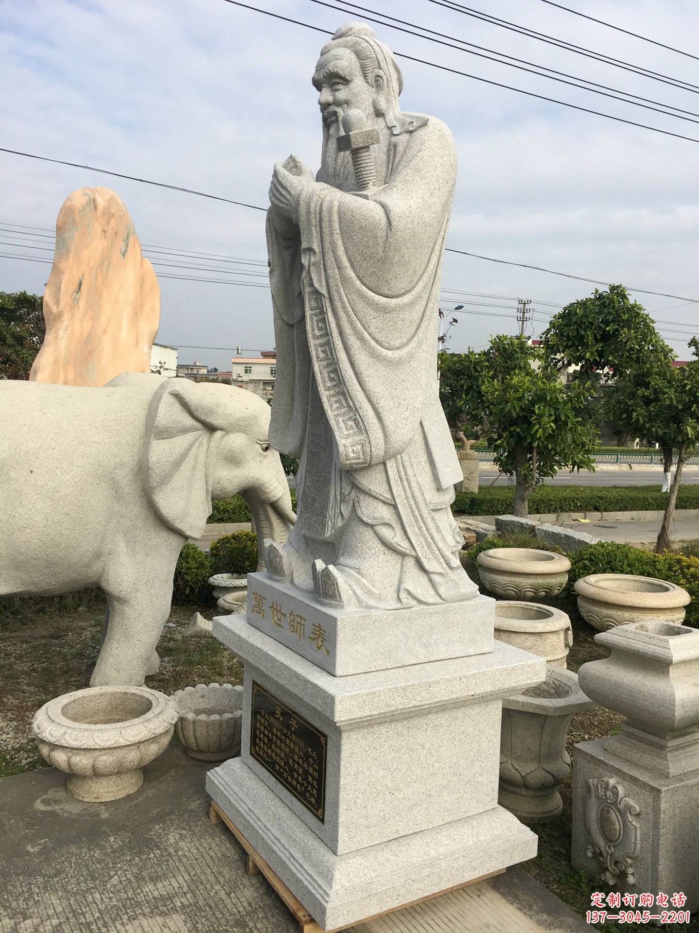 湖北古宇湖湿地公园里的孔子雕塑