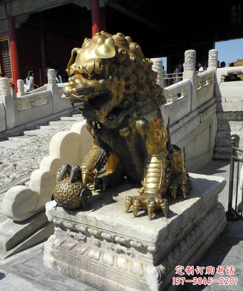 湖北故宫铜制狮子雕塑，传承中国传统文化
