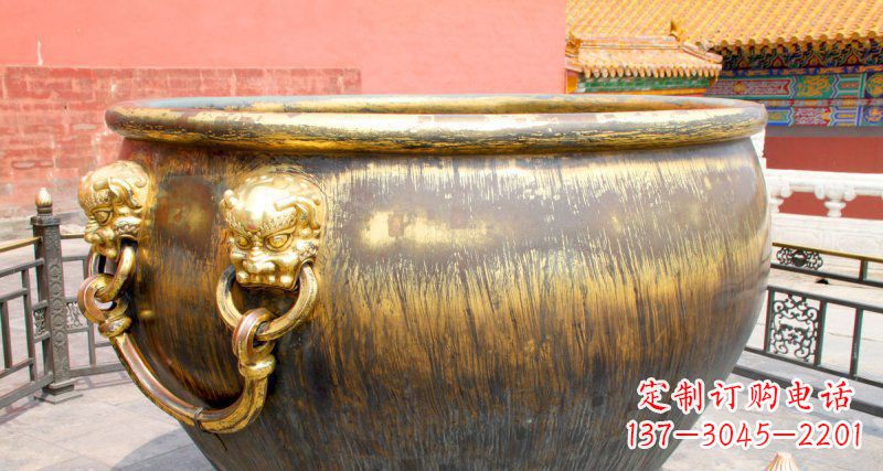 湖北故宫圆形水缸铜雕，展现古典典雅之美