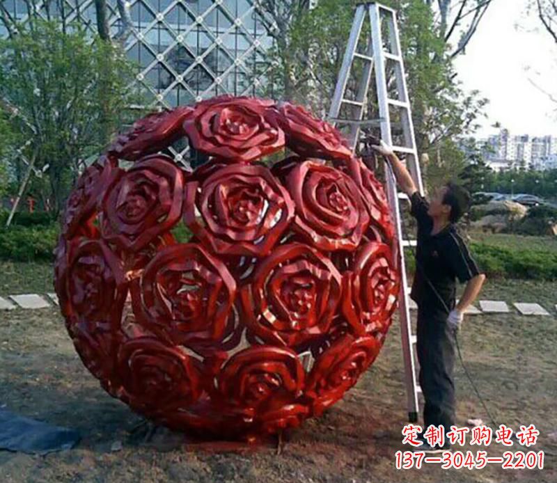 湖北不锈钢玫瑰花镂空雕塑