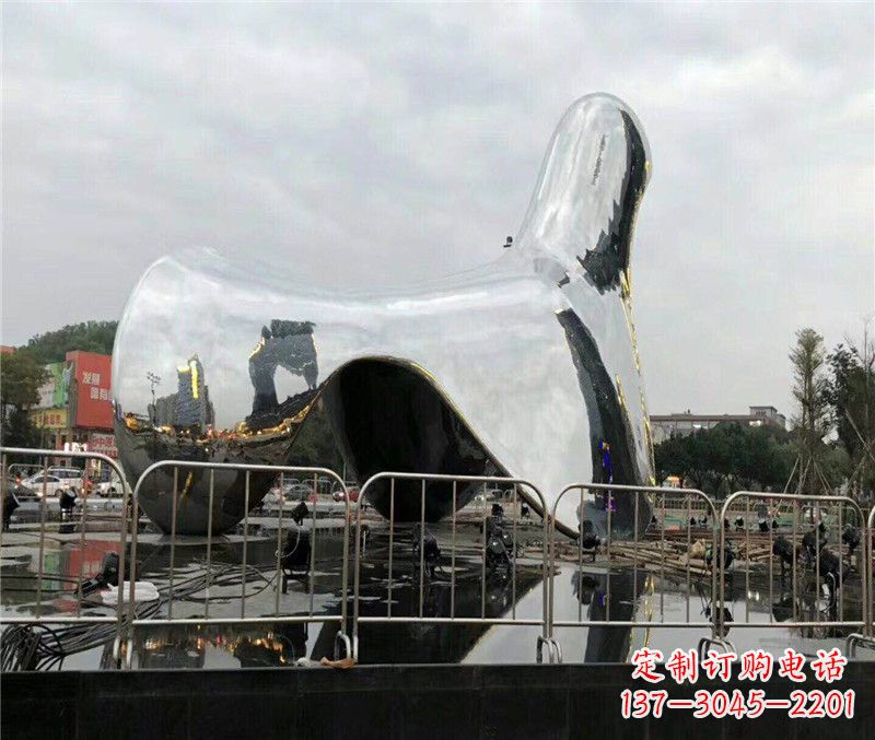 湖北中领雕塑推出一款精美的抽象鸽子雕塑,专为…