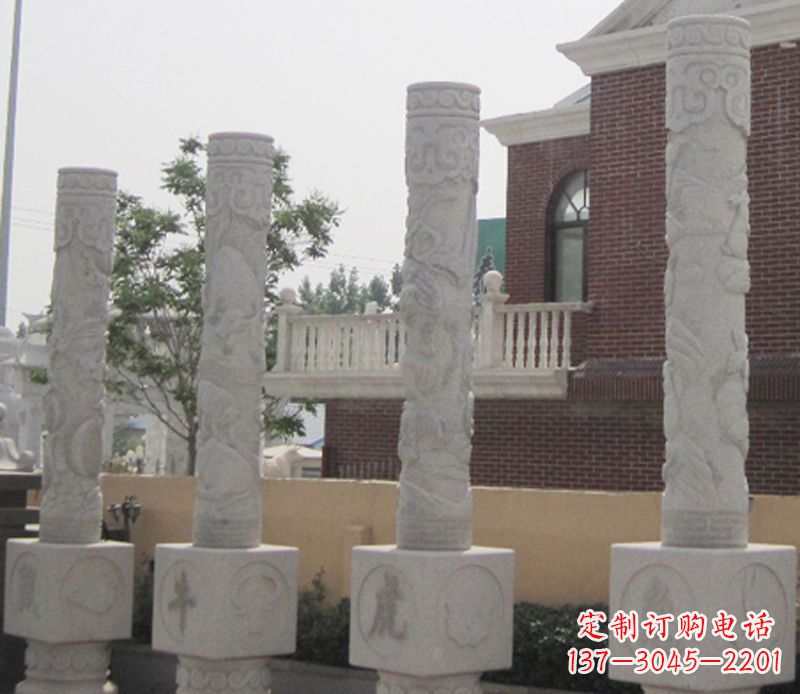 湖北历久弥新的圆润十二生肖雕塑