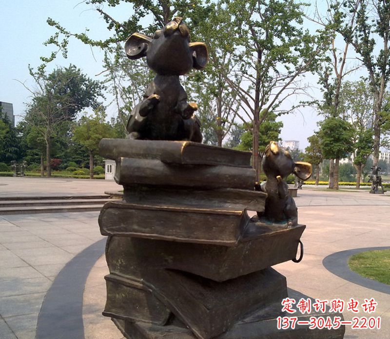 湖北广场十二生肖铜雕塑