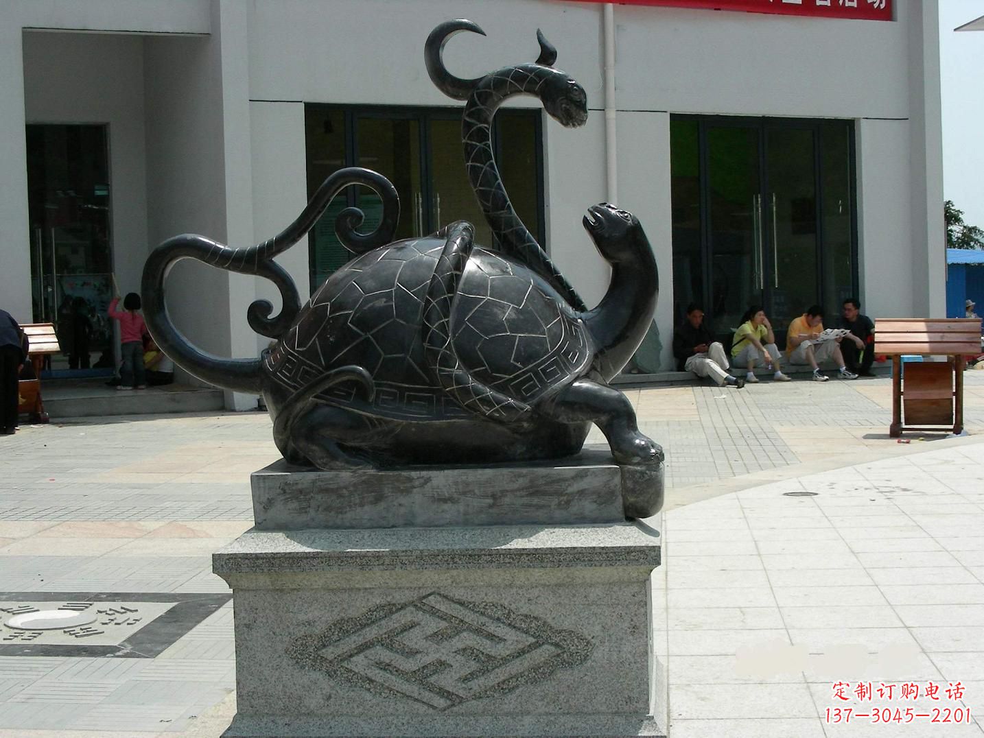 湖北龟蛇铜雕-为城市广场增添神话动物雕塑美景