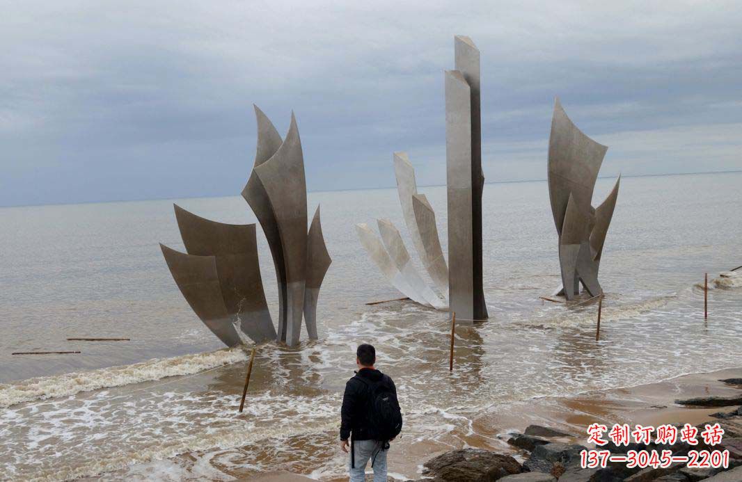 湖北海边不锈钢船帆景观雕塑