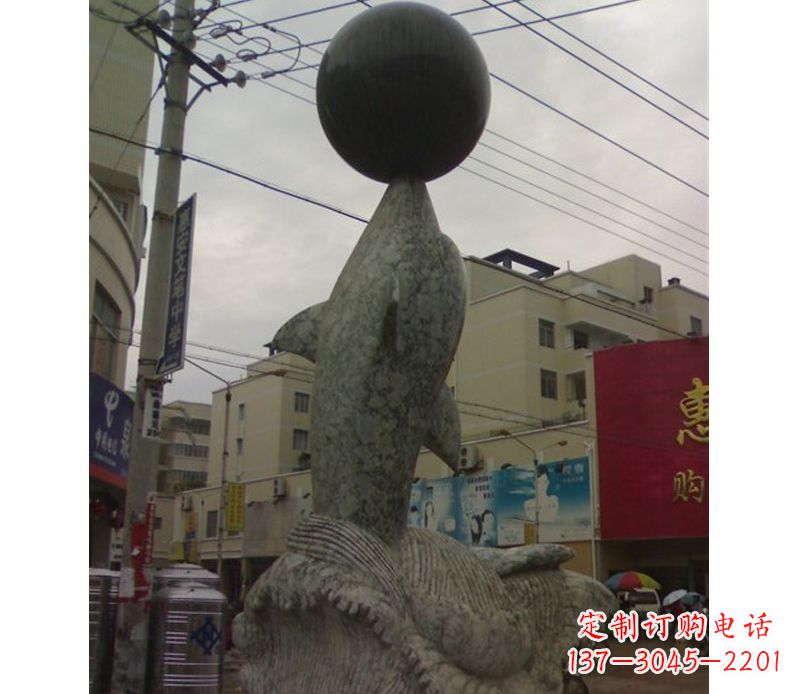 湖北海豚戏球石雕