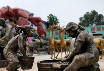 湖北注重传统的母爱——广场铜雕母亲洗衣服小品雕塑