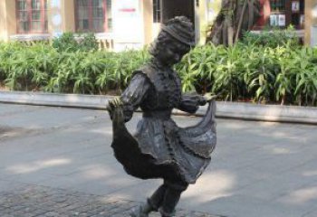 湖北中领雕塑推出的爱舞的小少女铜雕，以少女跳…