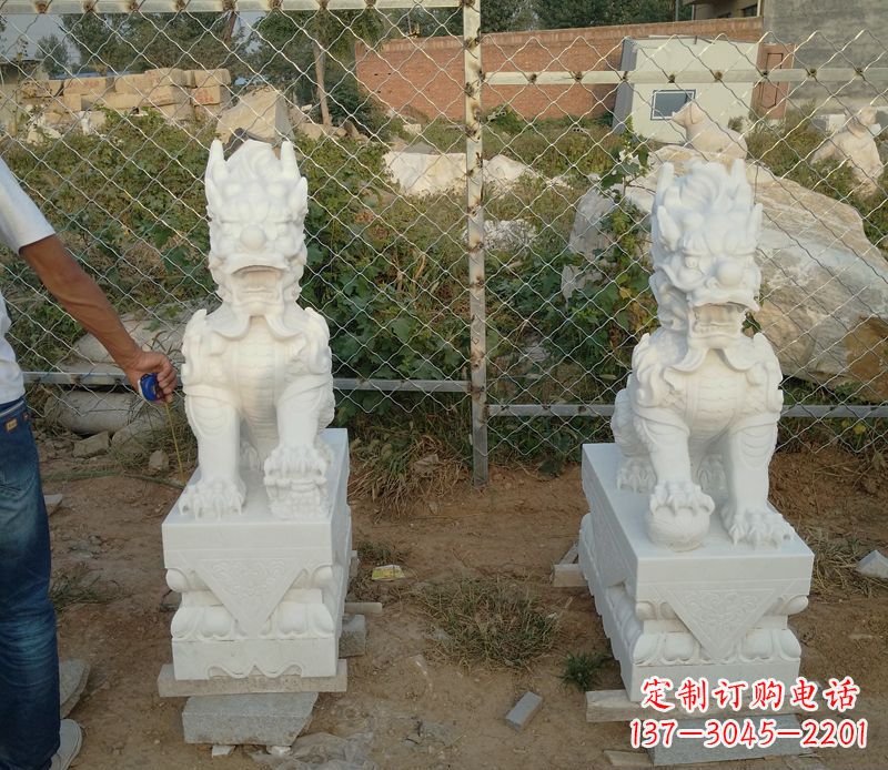 湖北汉白玉踩球麒麟门口镇宅招财石雕