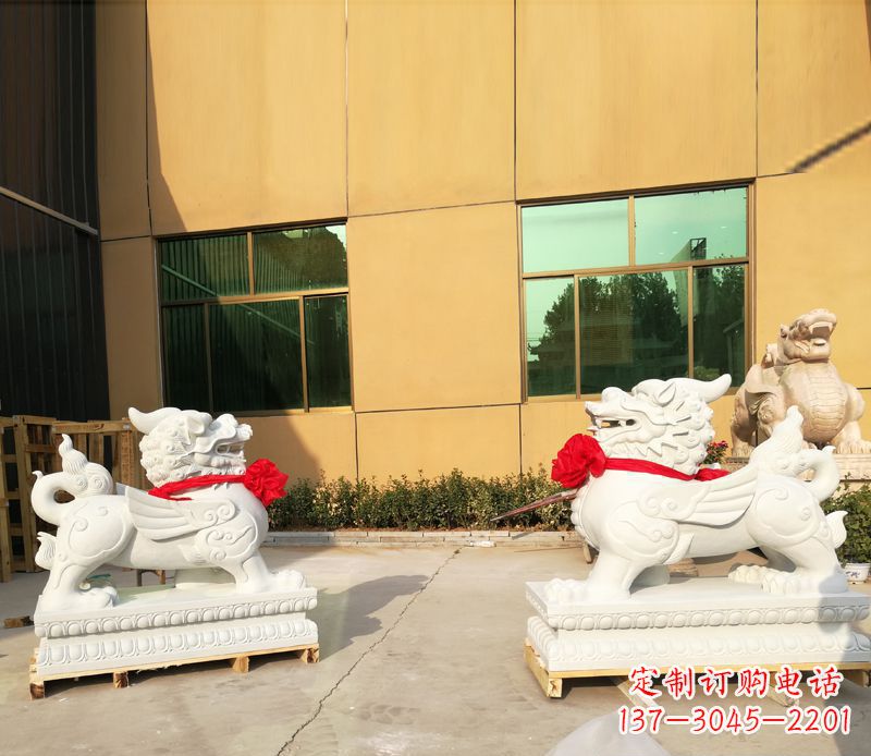 湖北汉白玉立式貔貅门口招财石雕