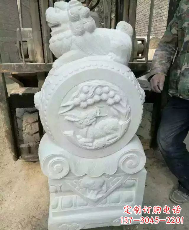 湖北中领雕塑出品，精雕细琢汉白玉狮子门墩