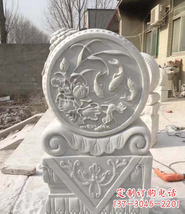 湖北以汉白玉石制作的门墩雕塑