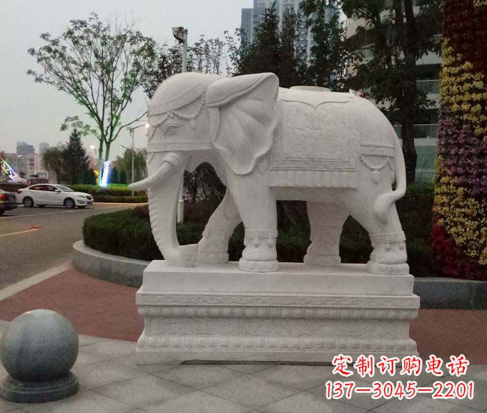 湖北汉白玉头戴珠宝的大象门口招财石雕