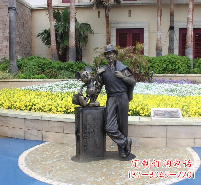 湖北华特迪士尼和米老鼠铜雕