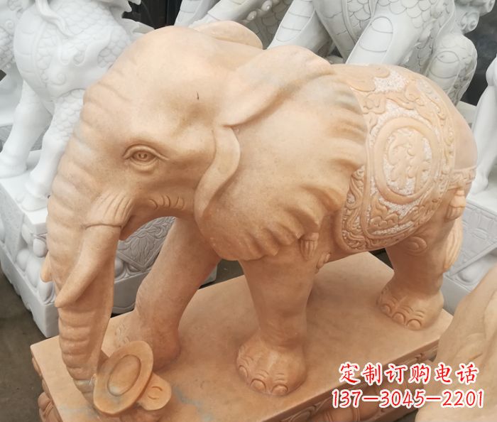 湖北晚霞红门口石雕大象,美景祝福福气