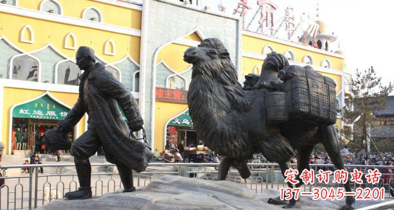 湖北街边赶路的新疆人和骆驼小品铜雕