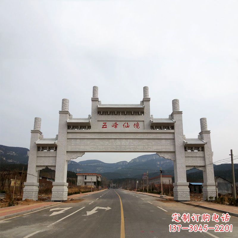 湖北领雕塑:景区路口三间四柱牌坊雕塑