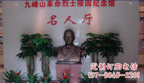 湖北九峰山烈士铜雕：领雕塑精心雕琢