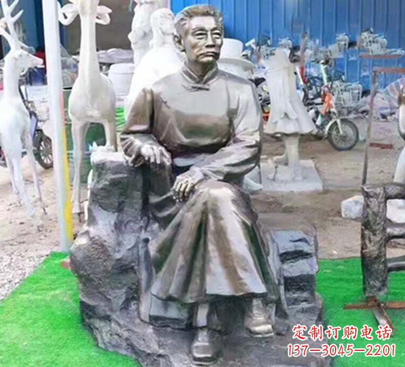 湖北鲁迅铜雕塑,铸就永恒传奇