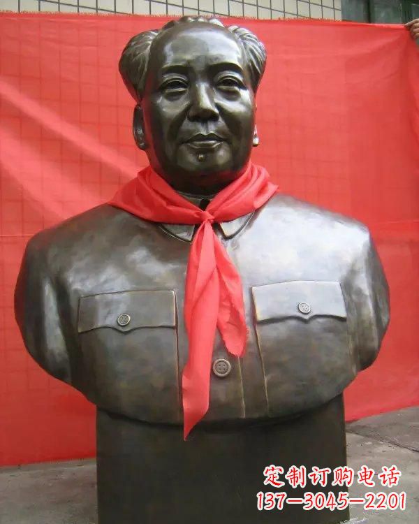 湖北毛主席铜雕像，见证历史的瞬间