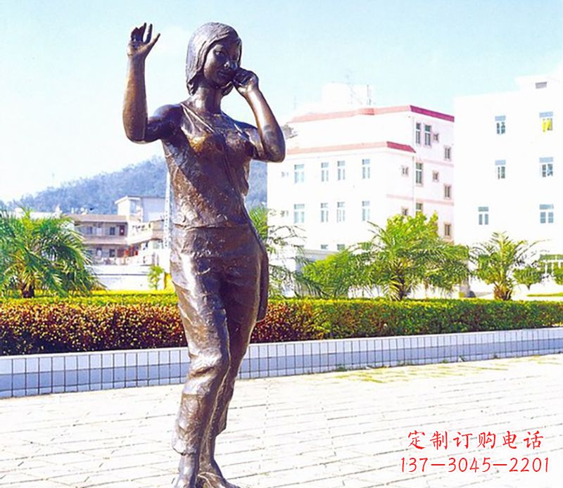 湖北美女打电话广场景观铜雕
