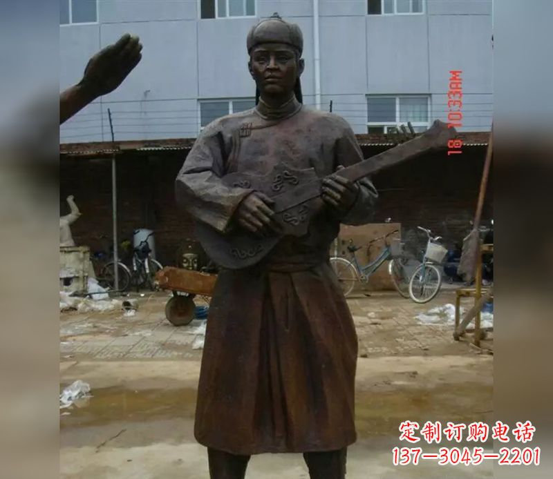 湖北蒙古族男人演奏公园人物铜雕