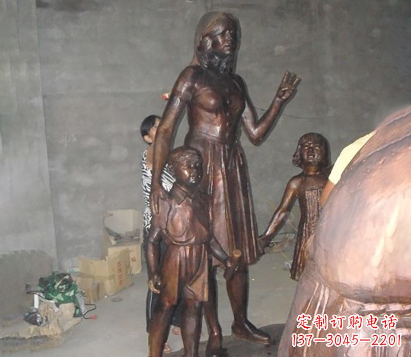 湖北中领雕塑非常荣幸推出一款特别的母亲雕塑,…