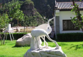 湖北仙鹤石雕公园草坪动物雕塑