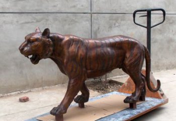 湖北活力四射的老虎铜雕塑