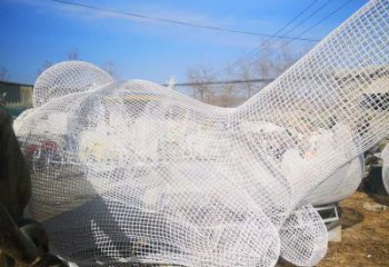 湖北镂空小鸟动物雕塑，由中领雕塑厂家专业定制…