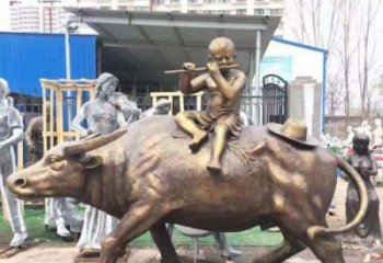 湖北专为儿童量身定制的牧童骑在牛背吹笛铜雕