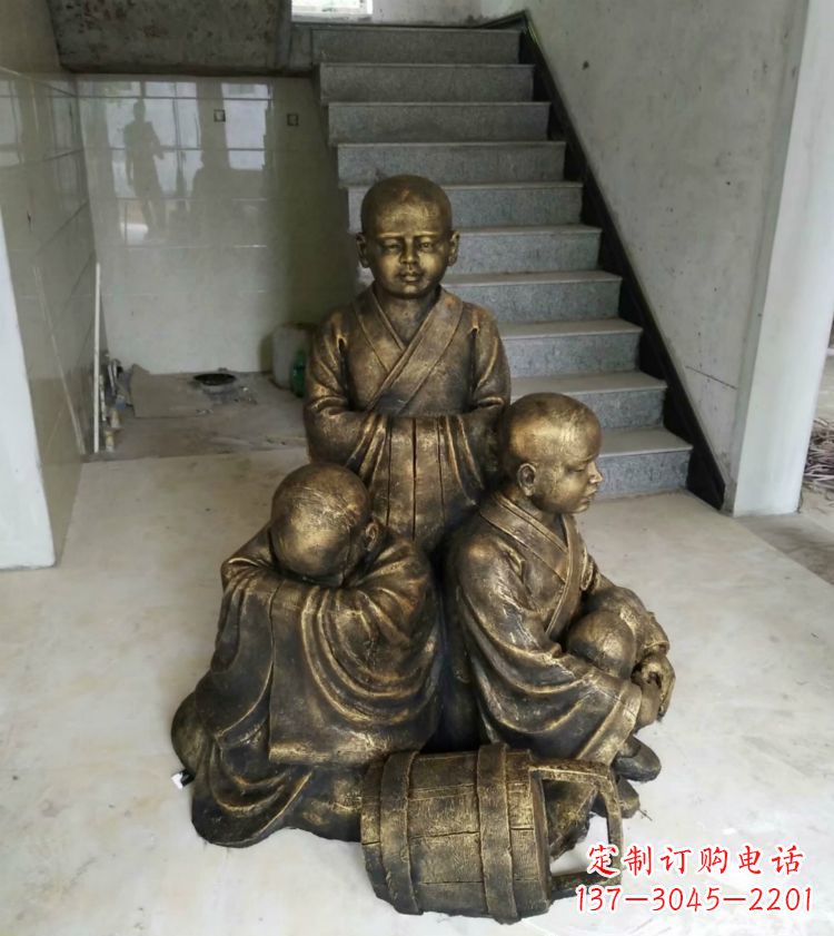 湖北中国领雕塑推出的金色佛祖三像是一件令人惊…