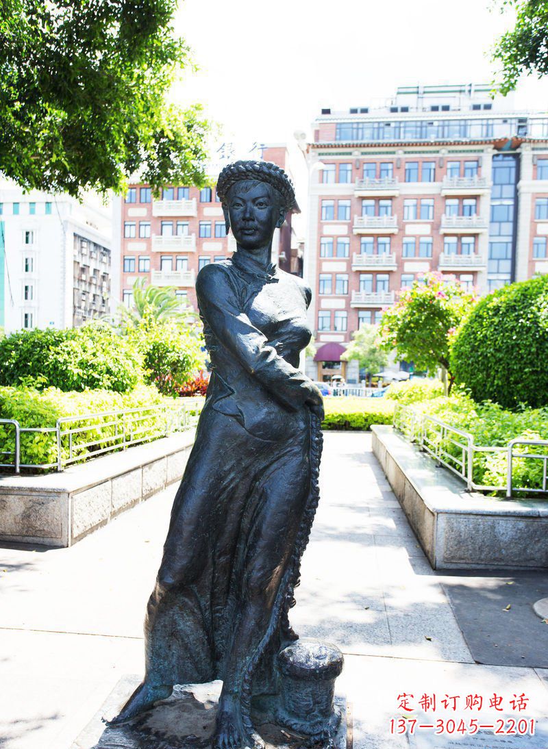 湖北民族风情女性青铜雕塑