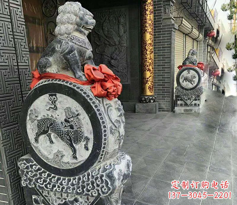 湖北狮子抱鼓石门墩雕塑，体现古典风格