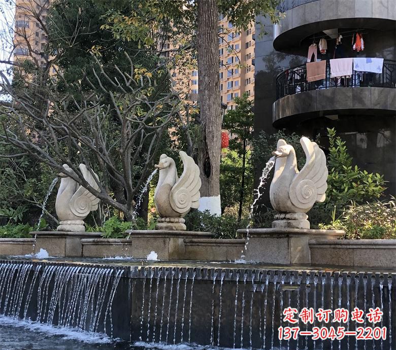湖北石材喷水鹅 园林动物石雕景观摆放 水池石天鹅