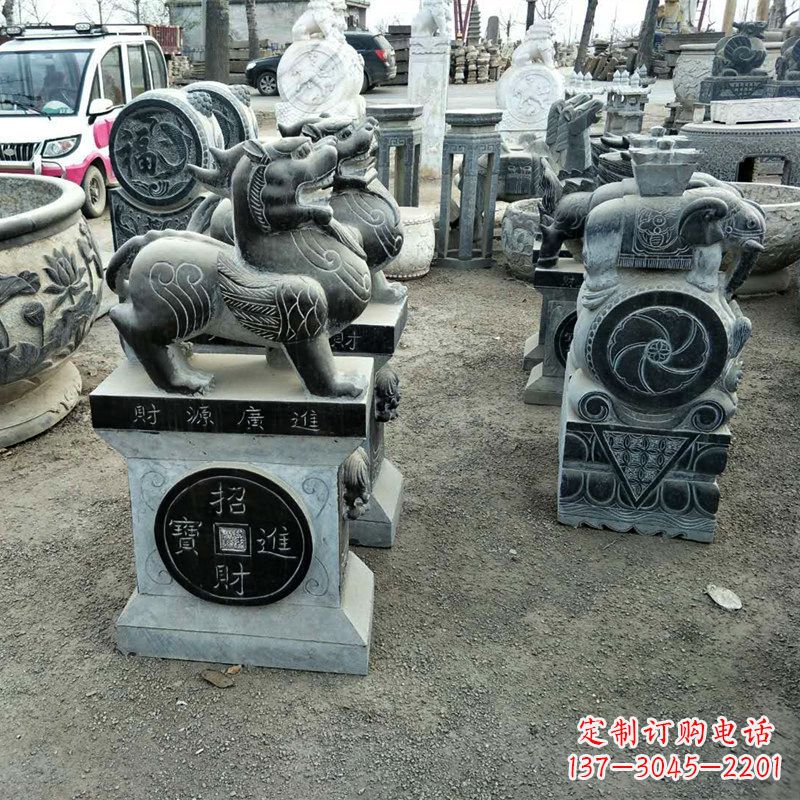 湖北中领雕塑拥有一支由经验丰富的石雕大师组成…