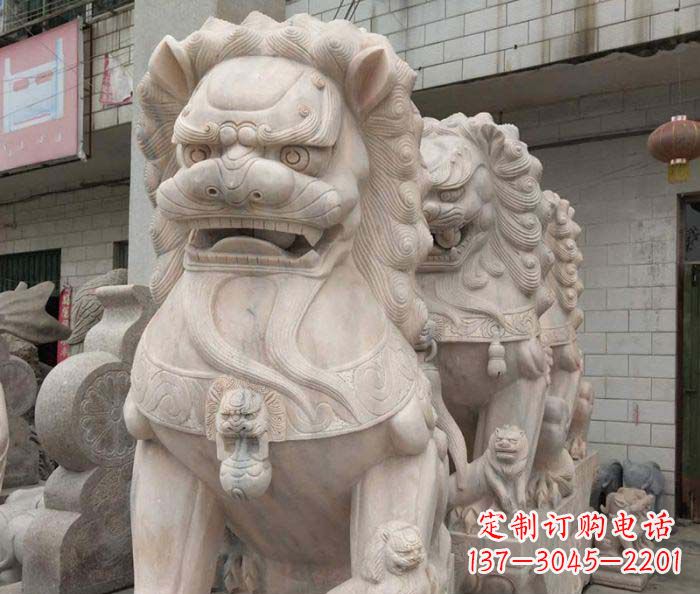 湖北寺庙景观晚霞红狮子石雕