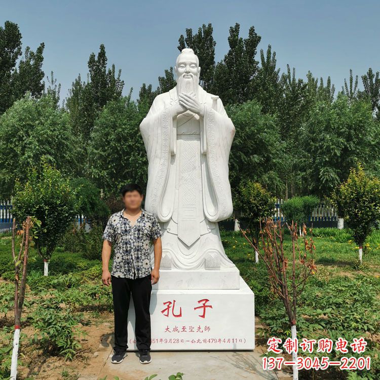 湖北寺庙孔子雕像