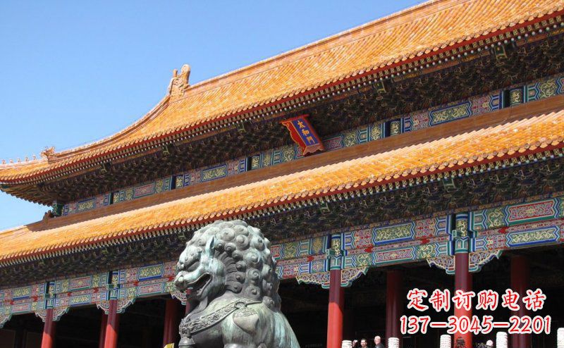 湖北寺庙门口青铜狮子雕塑