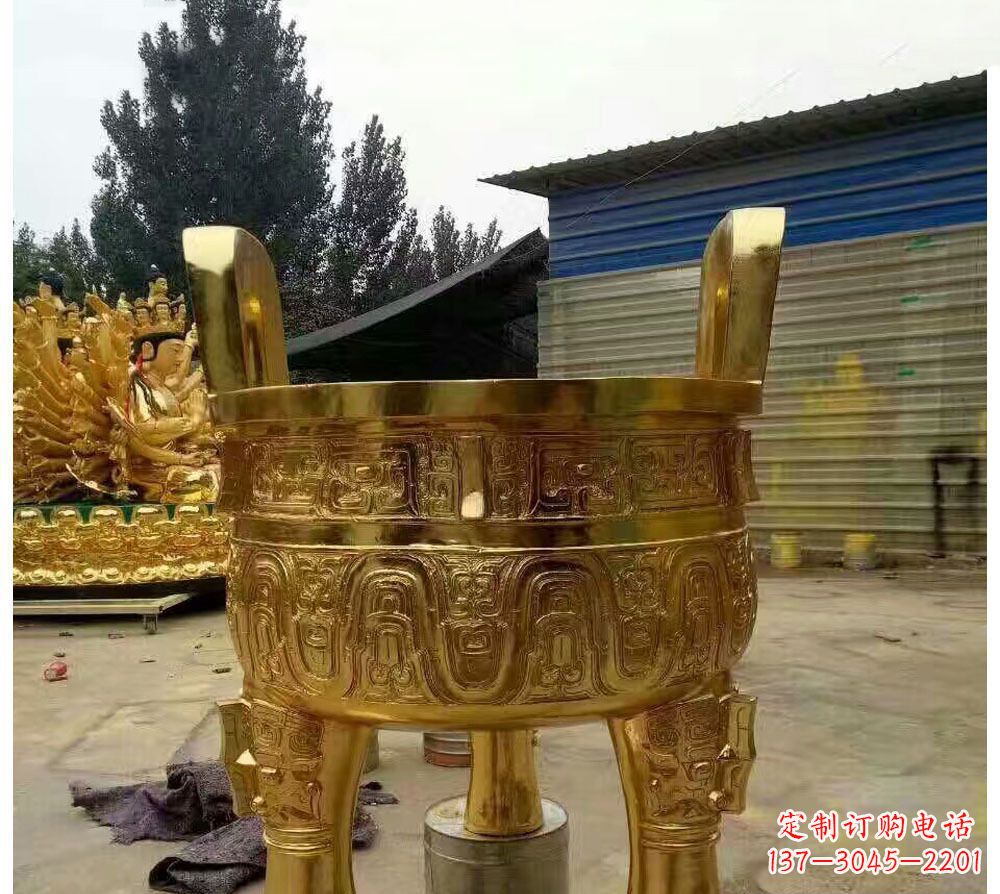 湖北寺庙三足圆形香炉铜雕