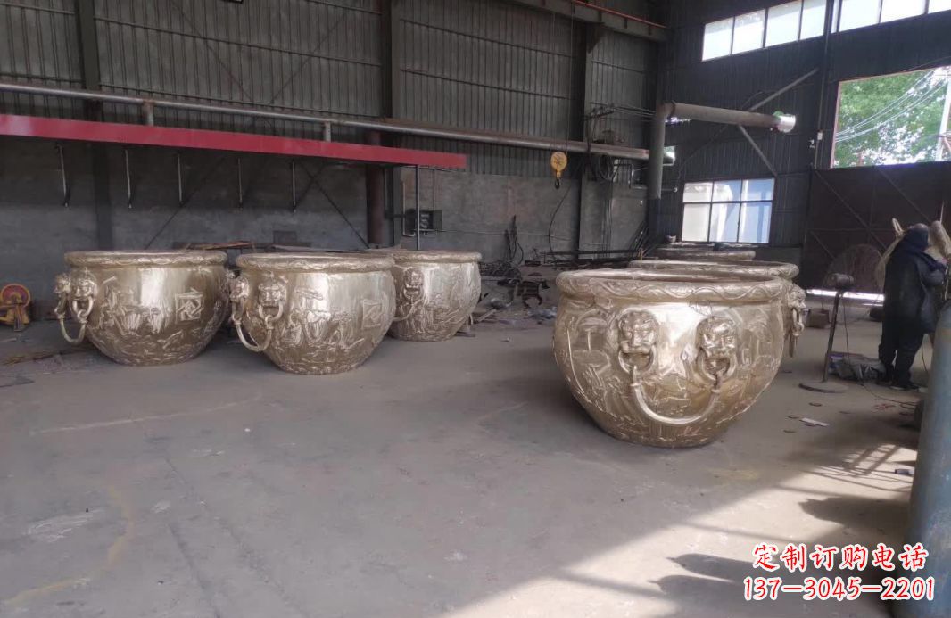 湖北寺庙水缸铜雕塑