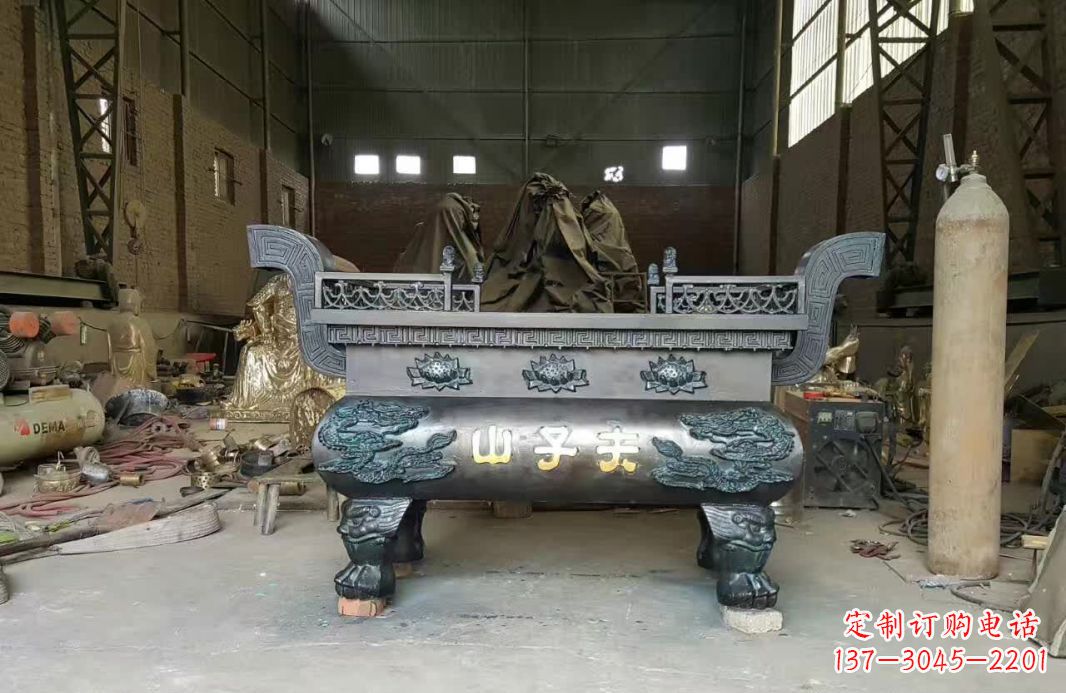 湖北寺庙香炉铜雕12
