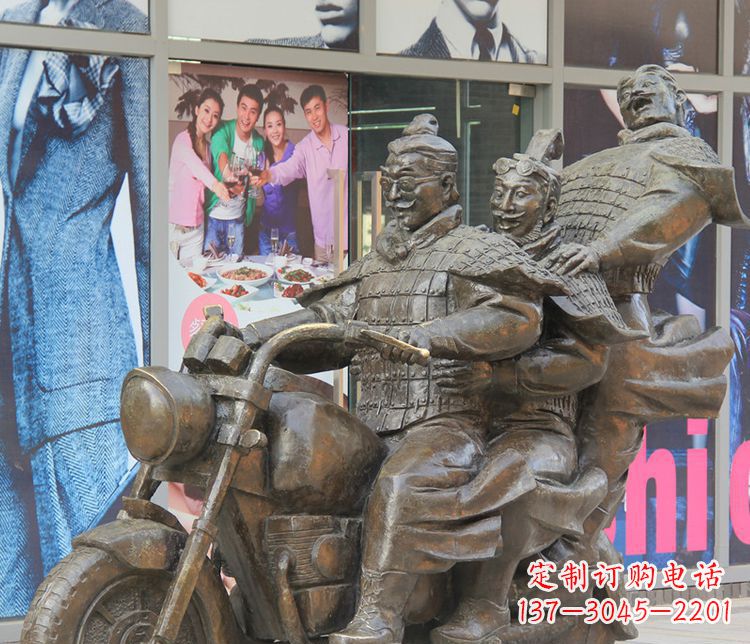 湖北铜雕步行街骑摩托人物雕塑