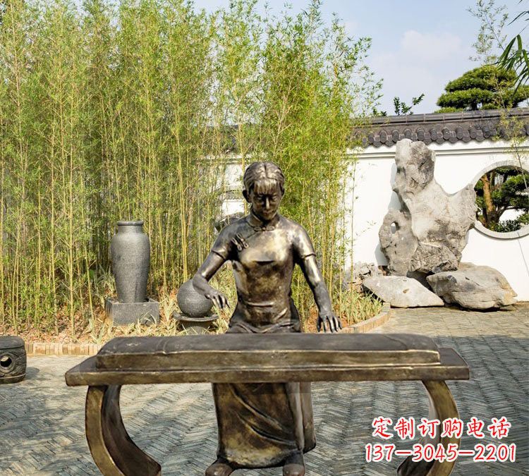 湖北铜雕弹古筝人物