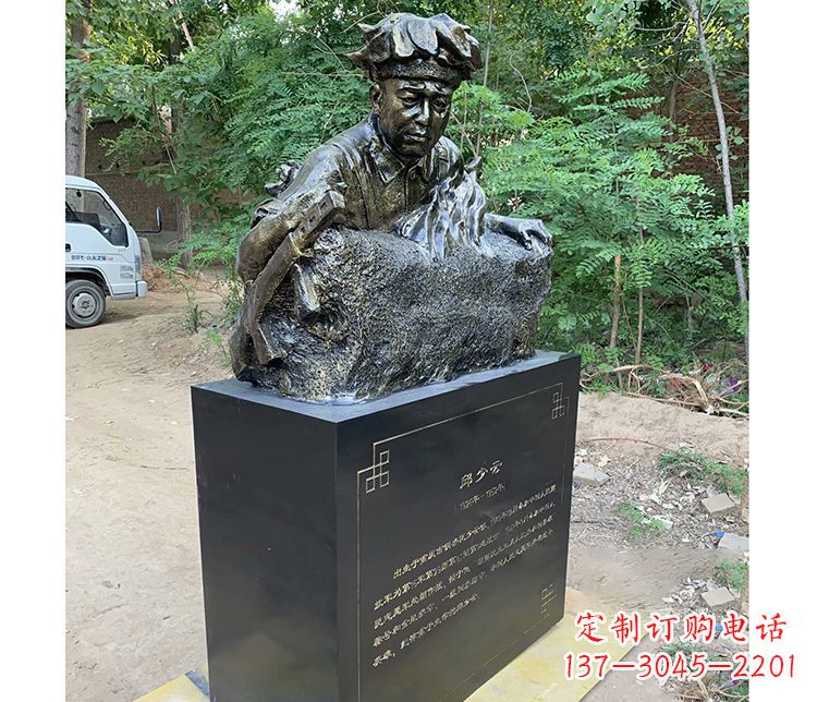 湖北铜雕邱少云战士雕塑