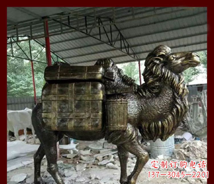湖北拖行李的骆驼动物铜雕